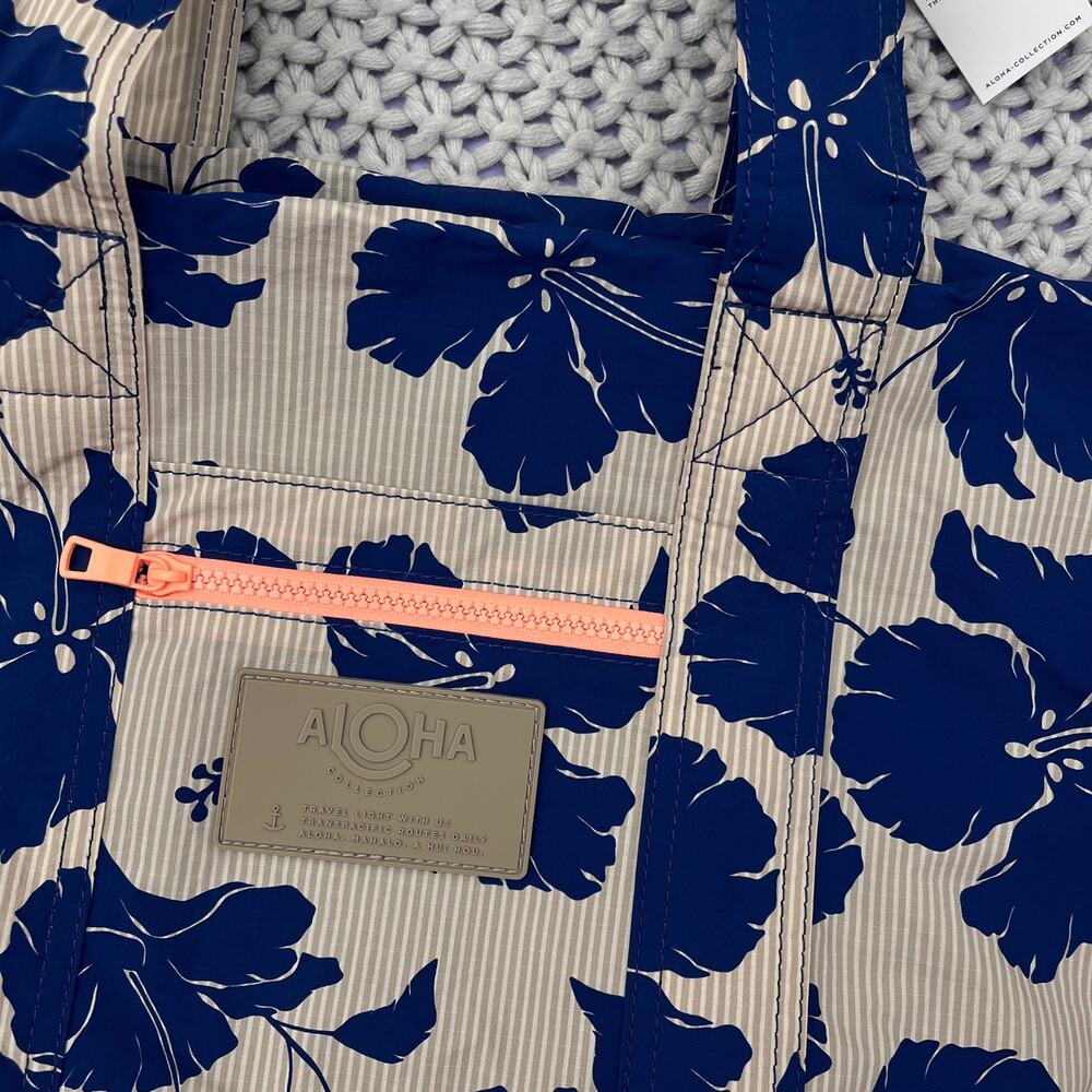 Aloha Collection• KEEP IT LIGHT WEEKENDER SALINA Tiny Stripe Navy - Picture 4 of 12